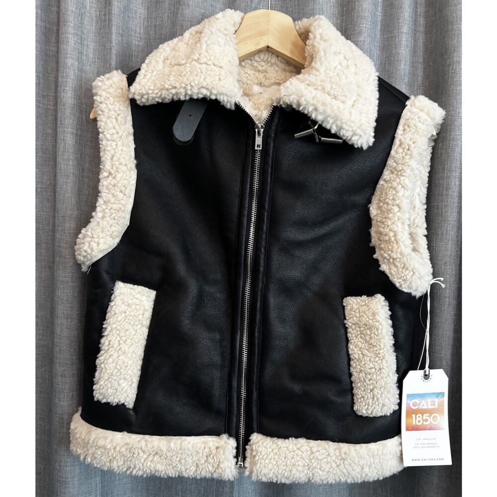 Cali 1850 Moto Vest NWT Womens Size XS Black Faux Leather Shearling Trim